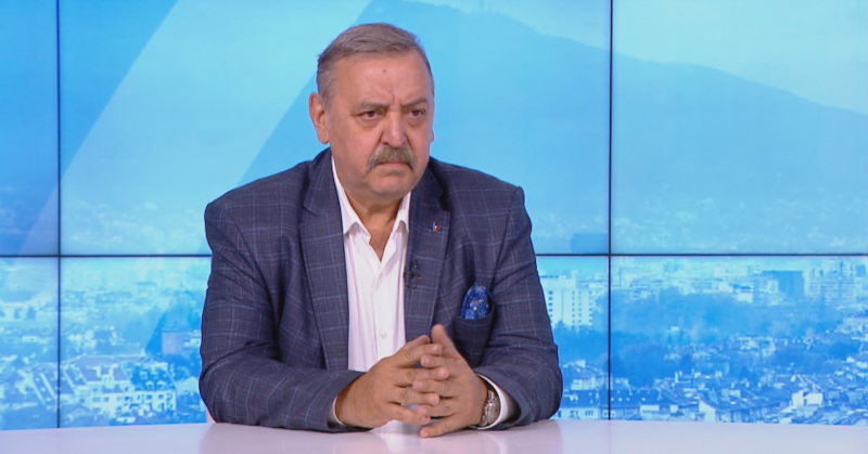 Възрастните и хората с придружаващи заболявания да си поставят втори