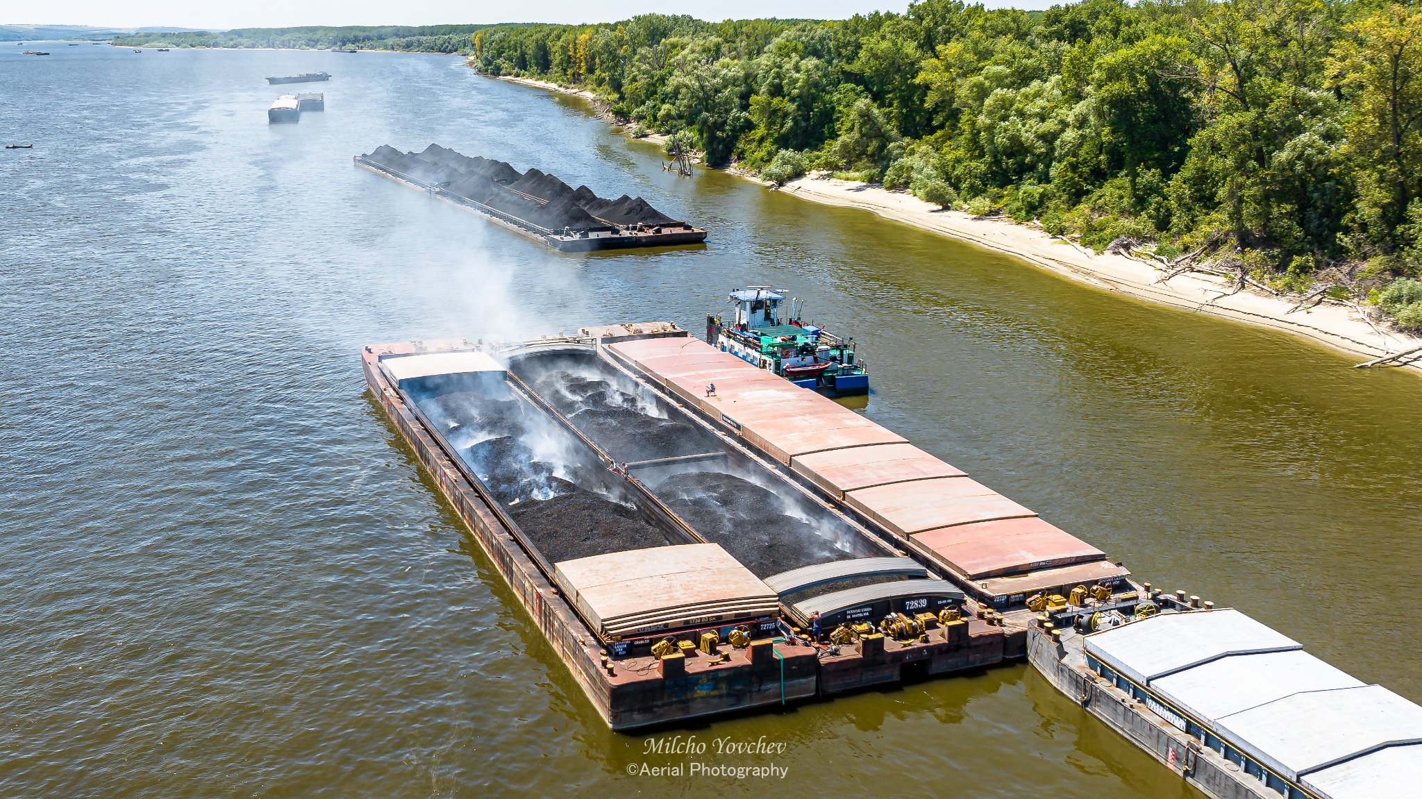 Отново воняща и задимена вечер!Върна ме в онези години с