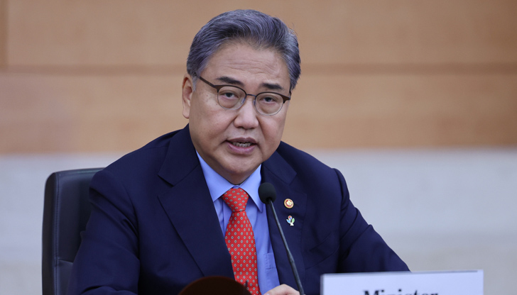 Парк Джин, външен министър в южнокорейскoто правителството, каза, че Северна