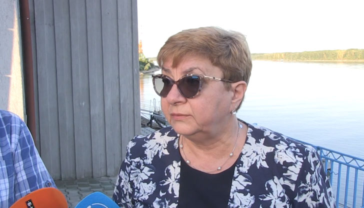 Баржата с въглища в румънския участък на река Дунав продължава