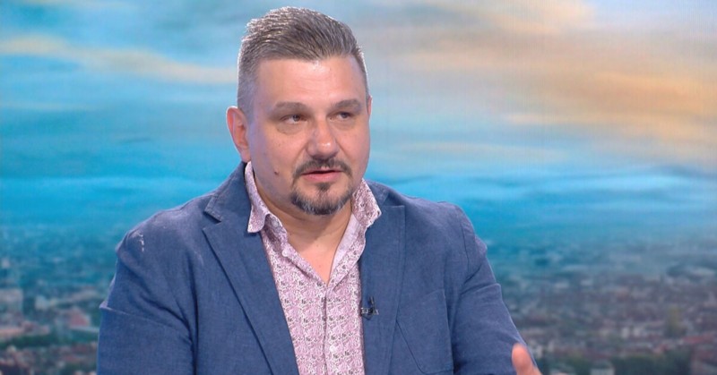 Според Тодор Тодоров дълги години в обществото ни се е