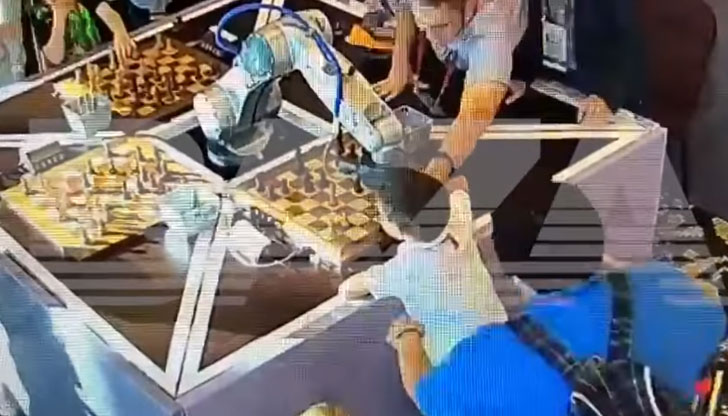 Неприятен инцидент с участието на робот беляза провеждащия се в