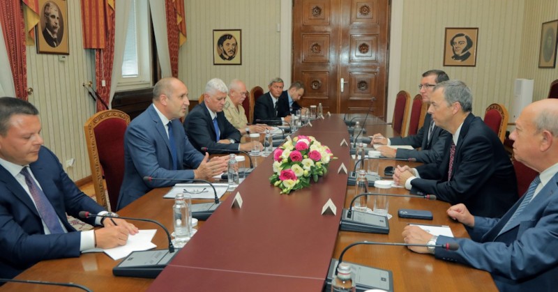 Президентът призова за решения, които да не допуснат България да