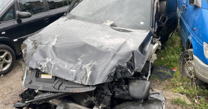 И двете превозни средства са оставени на открито на улицата