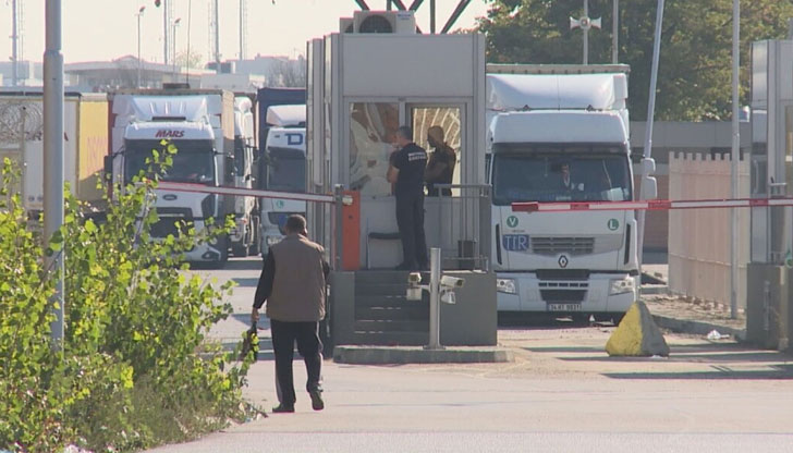 Съдът допълва, че вземането на пробите е задължение и правомощие