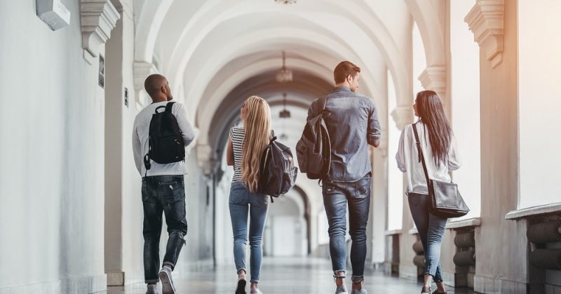 Младите сърби предпочитат Изтока пред Запада и не осъждат Русия