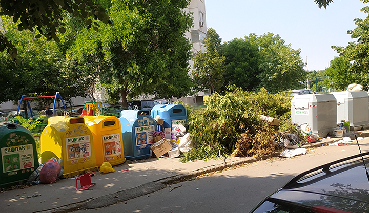 Мина един месец а общината още не е почистила падналите