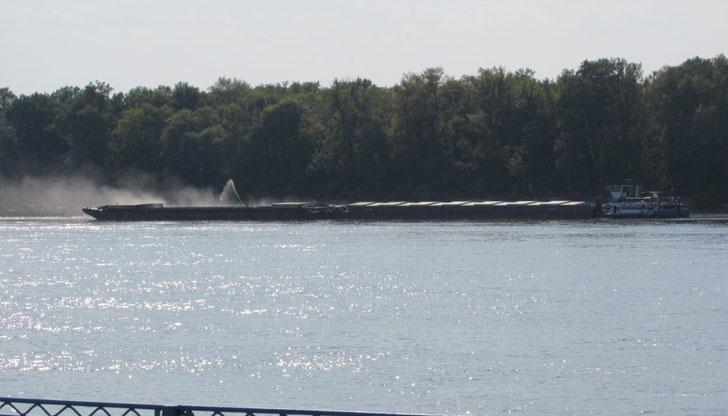 Действията по разрешаване на казуса с горящите сръбски баржи с