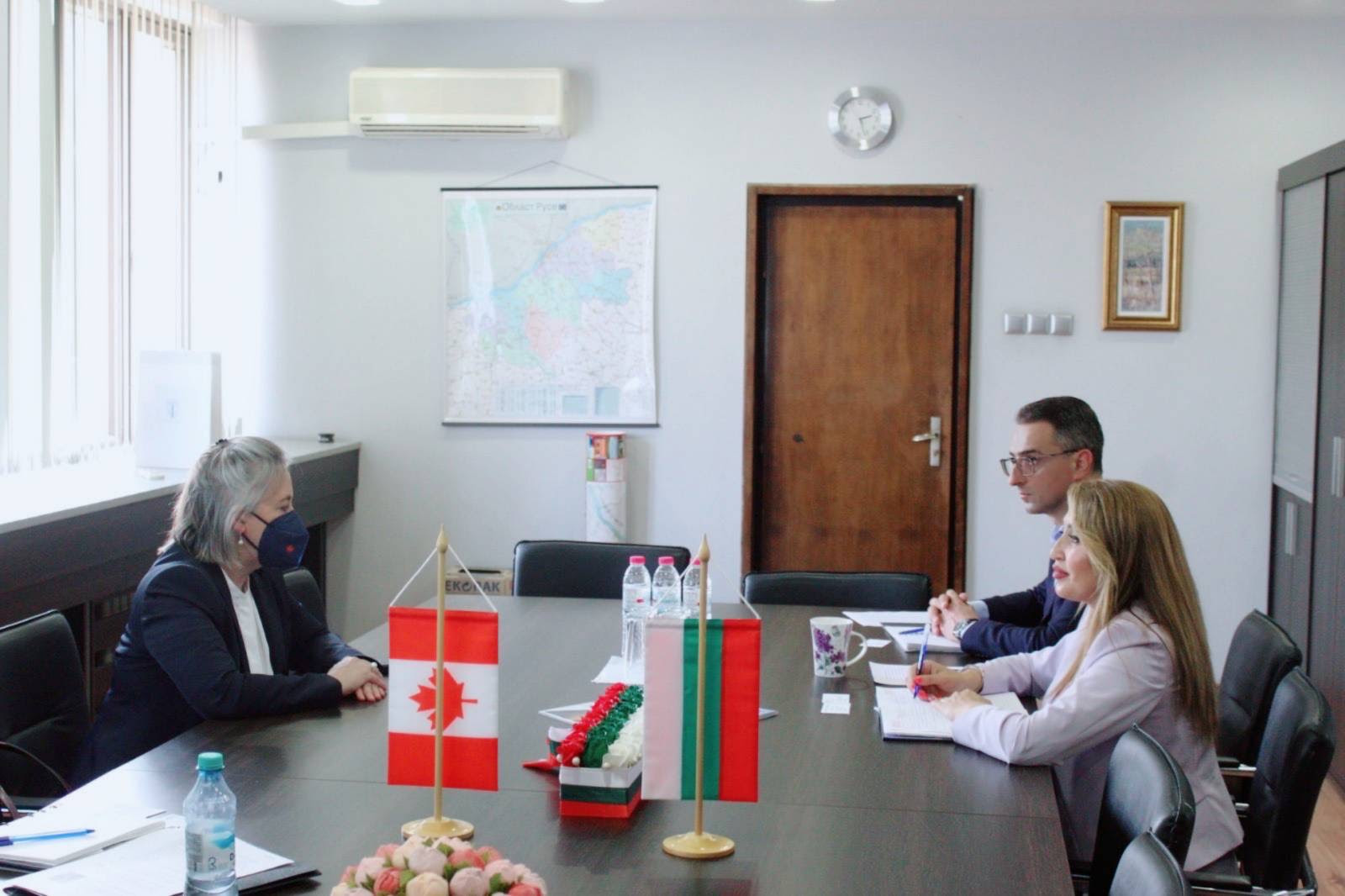 Заводът за автомобилни части продължава да отделя задушливи миризми, които