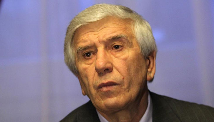 В момента пише книга за ситуацията в УкрайнаПрез деня в