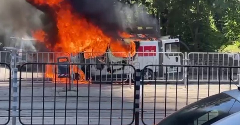 Кола се самозапали и изгоря напълно на столичния булевард "Шипченски