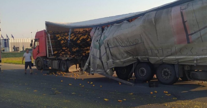 Скъсан брезент предизвика инцидент на бул. "Ботевградско шосе" на изхода