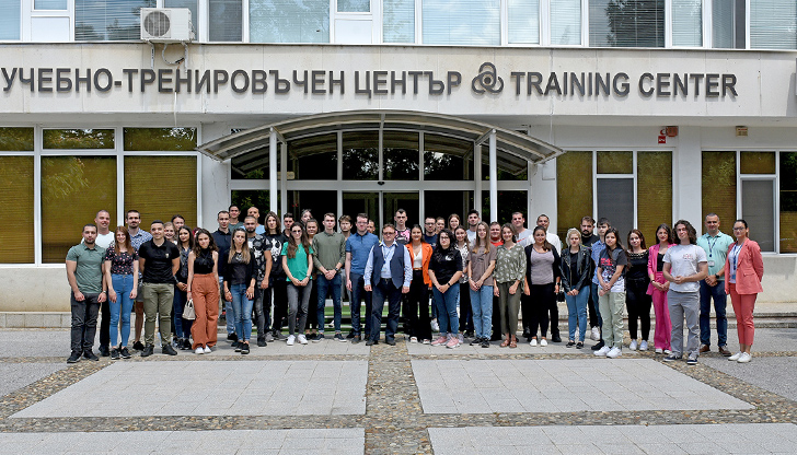 Стажантите в по-голямата си част предпочитат да работят два месеца