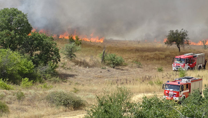 През изминалите почивни дни екипите на пожарната са реагирали на