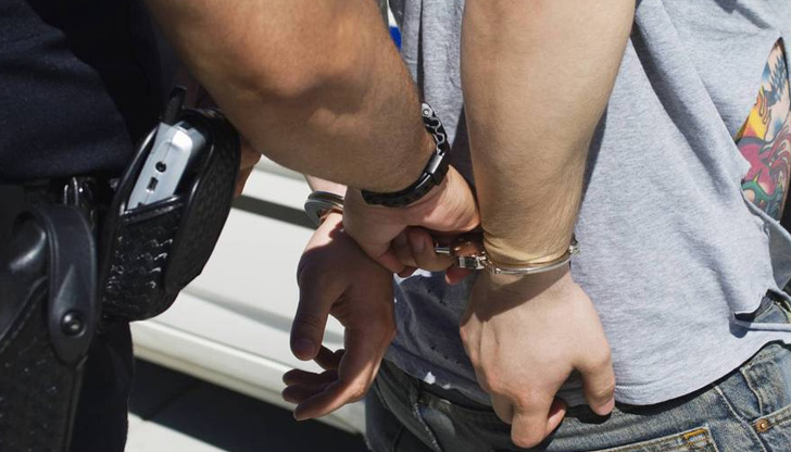 Двама души са задържани за стрелба на детска площадка в