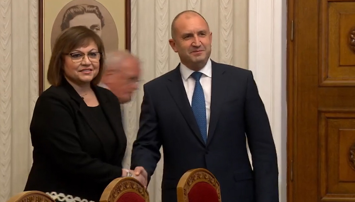 На консултация при президента се явиха и представители на БСП