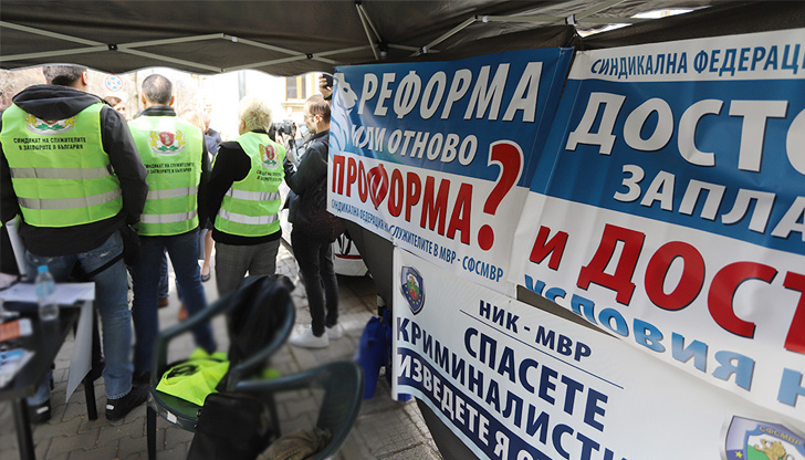 Надзирателите и съдебните охранители може да не получат по 300