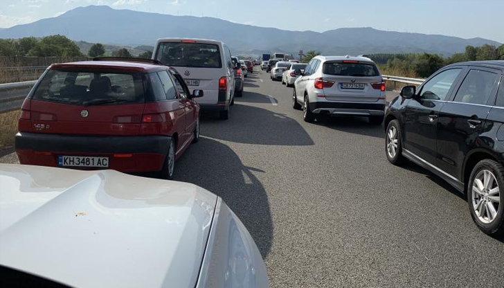 Kъм Гърция се чака дълго, дори с часовеОпашки от коли