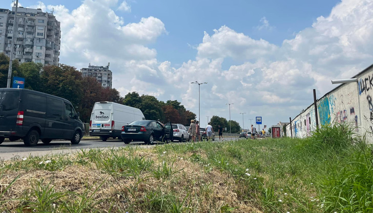 Катастрофа стана преди минути на булевард "Христо Ботев" в Русе.Произшествието