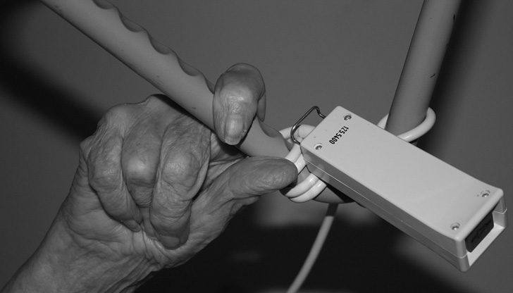 Снаха преби жестоко свекървата си в Симитли, съобщиха от ОД