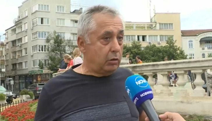 Откриваме бащата на Кирил Петков на протеста в защита на