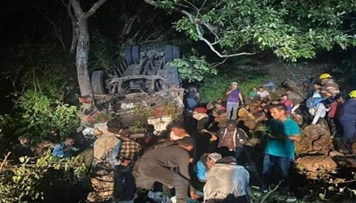 В болници са откарани 34 ранени, като четирима от тях