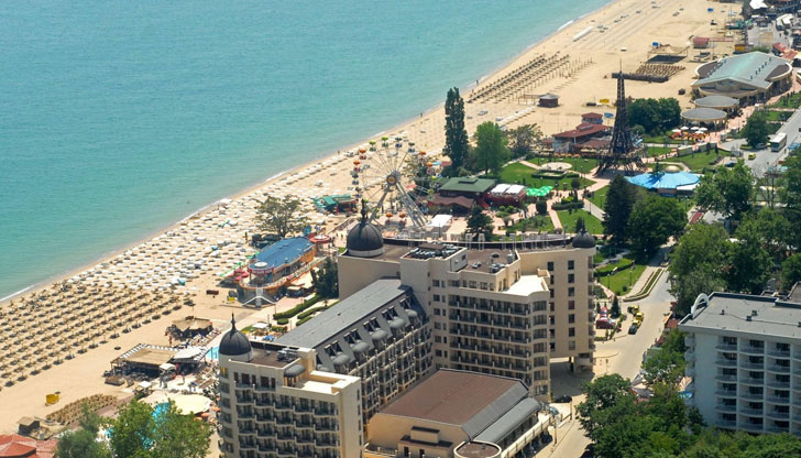 Задържани са съпругата му и българинУдушен турист е открит в