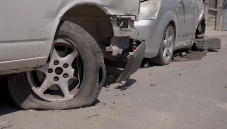 Пияна и дрогирана млада жена удари три паркирани коли тази