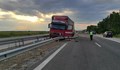ТИР се наниза между двете платна на автомагистрала „Тракия“