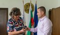 Пенчо Милков награди със златна значка Татяна Обретенова