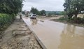 Кал и вода след обилния валеж в квартал „Средна кула“