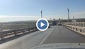 Аварирала кола затруднява трафика на "Дунав мост"