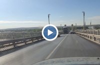 Аварирала кола затруднява трафика на "Дунав мост"