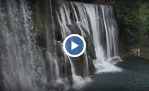 Екстремни състезатели скачаха от водопад в Босна