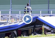 Дванадесет души загинаха и над 40 са ранени при катастрофа