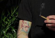 Полицаите намерили кутия от цигари с тревна масаБързо производство за