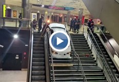 Шофьорът на колата е задържан и откаран в болницаИспански пожарникари