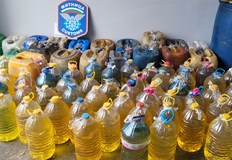 В частен склад са открити туби съдържащи течност с мирис на нефтопродуктОбщо 1491