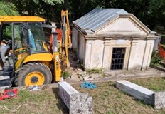 Група русенци реставрират гробницата на Захари Стоянов със собствени средстваТя се намира
