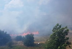 Екипи огнеборци са на мястото на пожараПожар е възникнал в