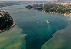 Водите в пролива Босфор промениха цвета си при вчерашния пороен