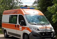 Двама души са с фрактури на ръцете след катастрофа в