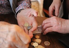 Сметките и разходите за храна са скочили двойноДоходите от пенсии