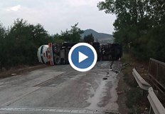 Възрастен мъж и две деца пострадали при катастрофата край село
