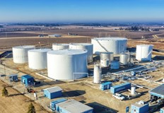 Американският лек суров петрол стигна до 88 60 долара за барелЦените на