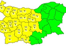 Дъжд и гръмотевици в половин БългарияЖълт код за опасно време