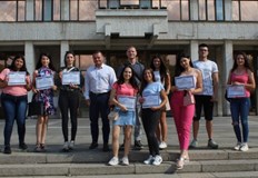 Деветнадесет студенти завършиха успешно своя стаж в Община РусеЧаст от