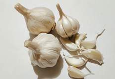 Чесънът има антивирусни противогъбични антибактериални антипаразитни и противоракови свойстваРуският диетолог