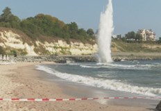 Достъпът до плажа е възстановенЕкипи на Военноморските сили в Бургас