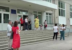 Жителите на Запорожие се редят на опашка за йод тъй